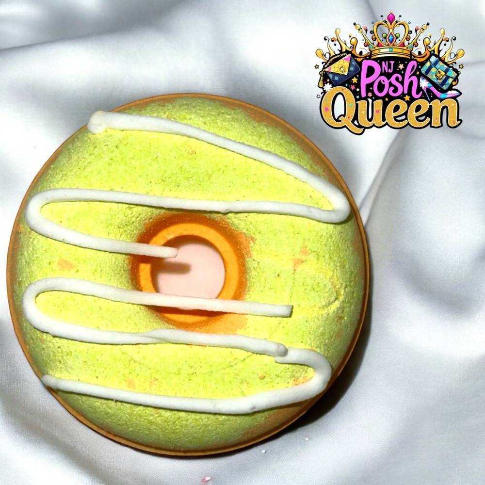 Di'MYOOR Unisex Sweet Treats Doughnut Bath Bomb 4pc Collection - Picture 4 of 6